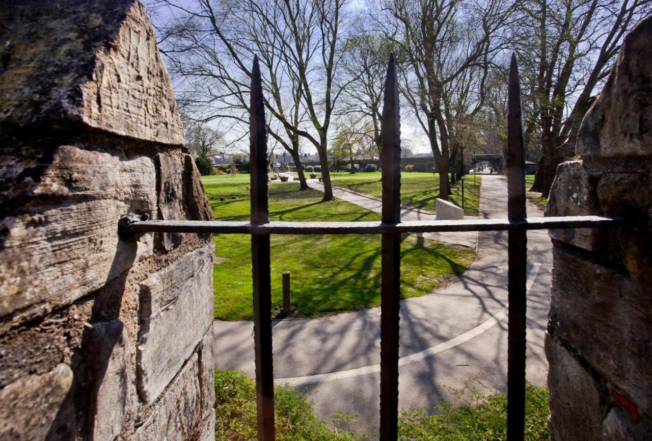 The Davey Tower, Medieval Riverside House York Bagian luar foto