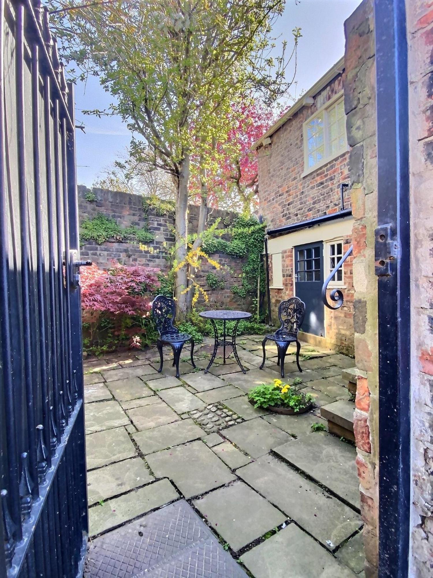 The Davey Tower, Medieval Riverside House York Bagian luar foto